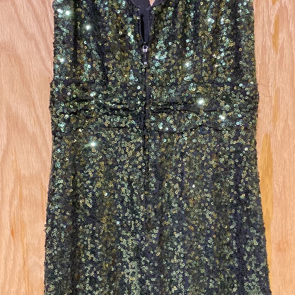 Simple beautiful green sequins maxi - Picture 6 of 7